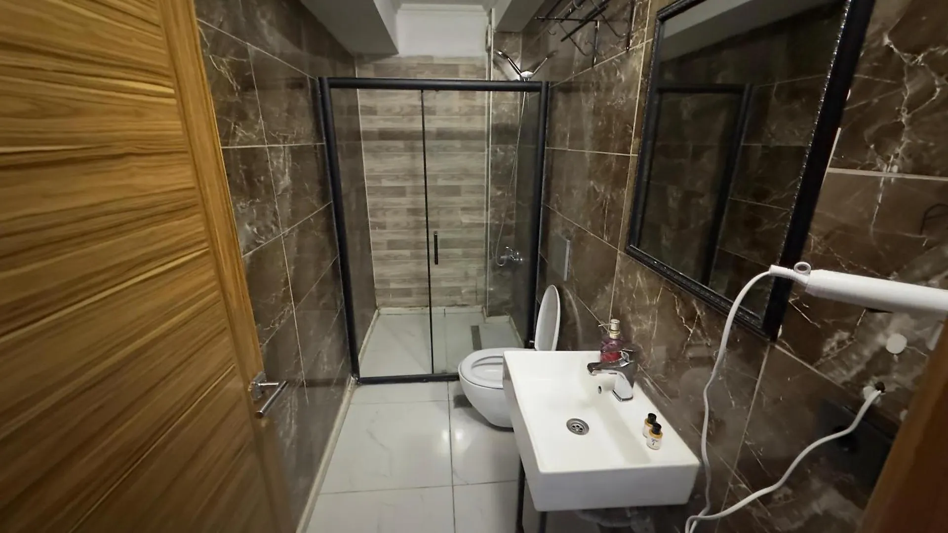 Lara Suit Gaziosmanpasa Guenluek Kiralik Daire Istanbul Apartment